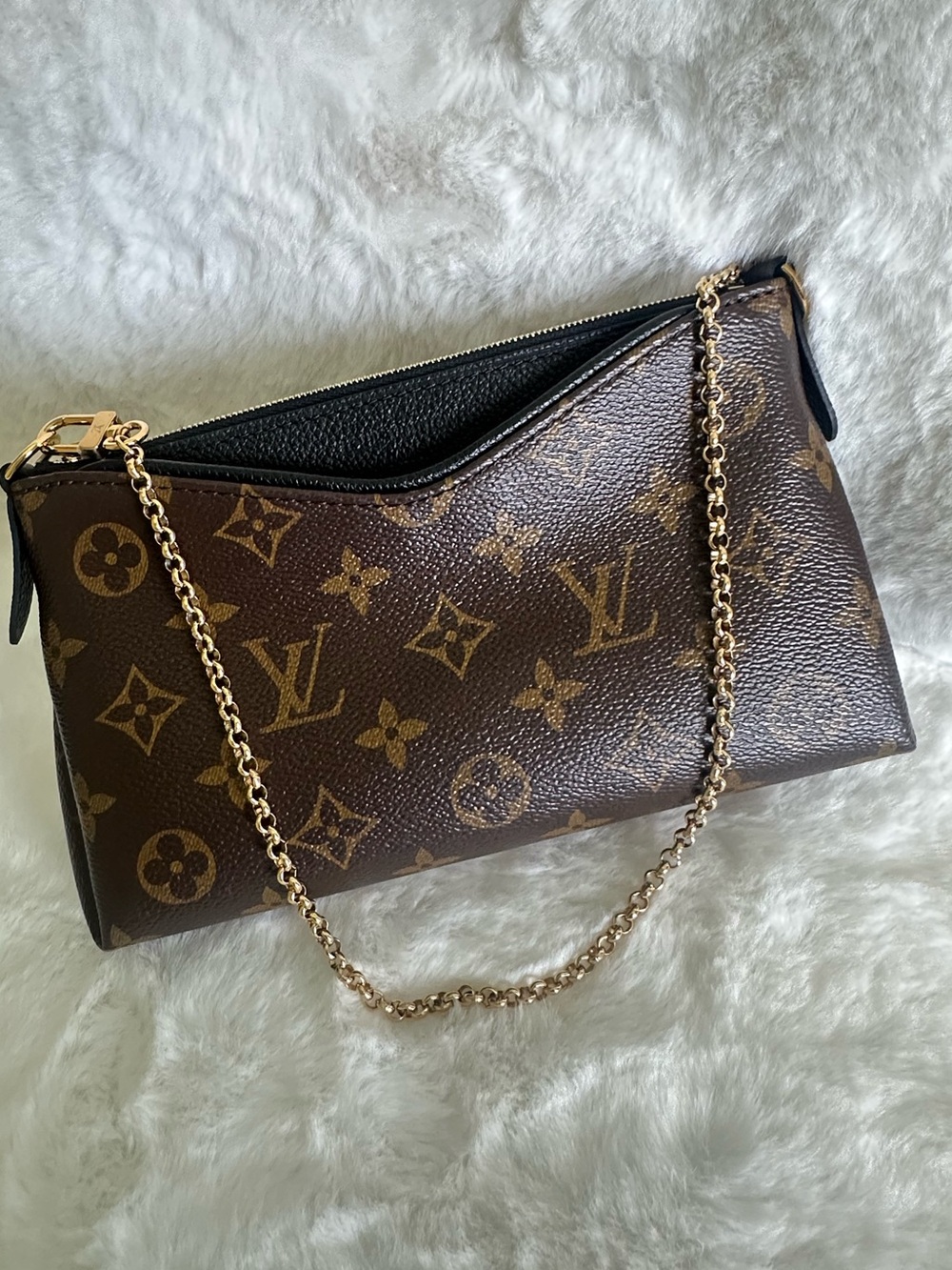 Louis Vuitton Monogram Canvas Shoulder Pallas with Gold Chain - Picture 11 of 15